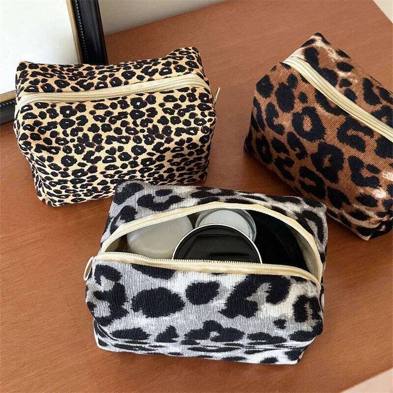 Autumn and Winter Leopard Print Large Capacity Toiletry Women's Makeup Pouch Travel Cosmetic Organizer Bag Y260206