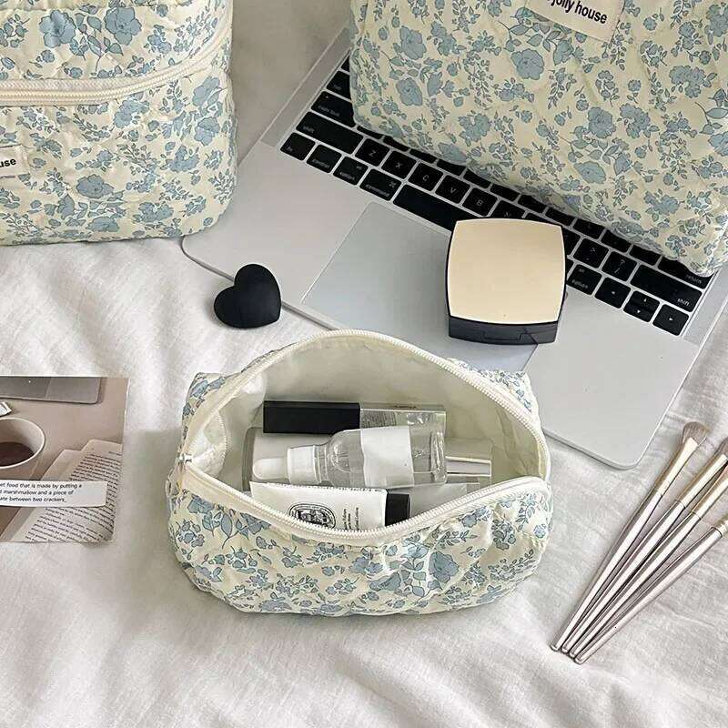 New Bow Cosmetic Flower Makeup Organizer Skincare Perfect Gift Washing Bag For Travel Cosmetics Storage Bags Y260206