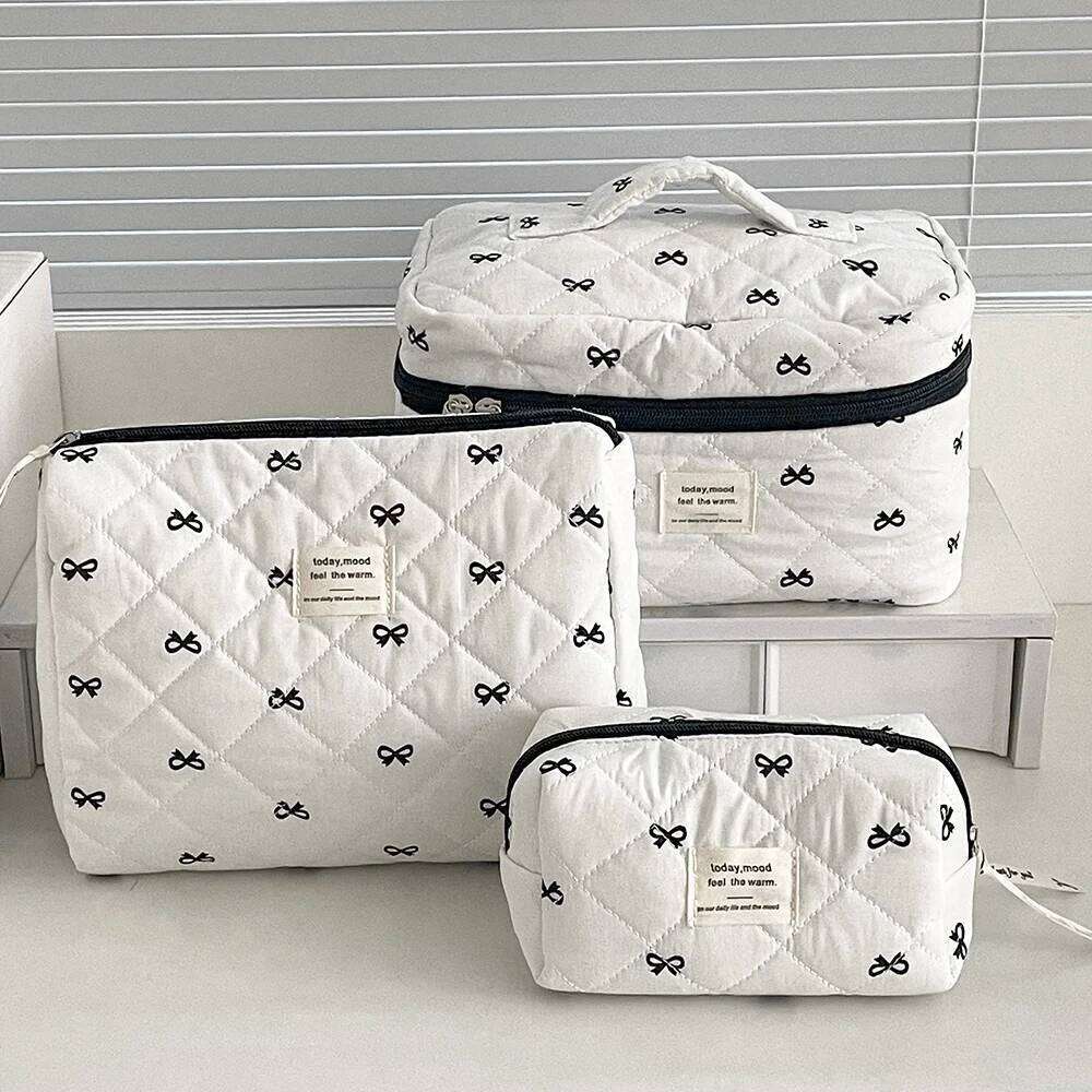 Fashion Black And White Bow Large Capacity Women Tote Makeup Storage Bag Travel Organizer Cosmetic Quilting Pouch Handbag Y260206