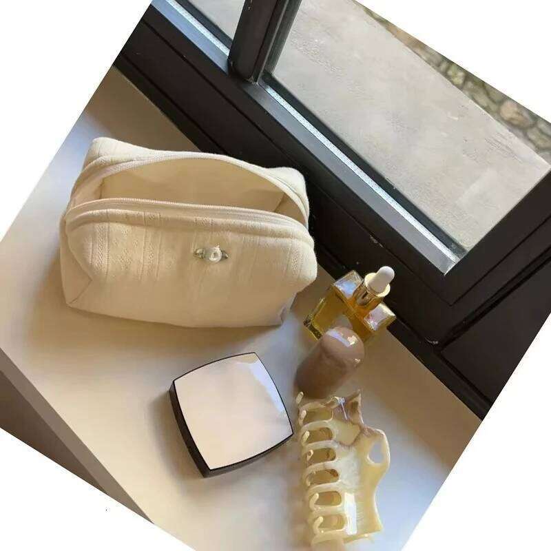 Fashion Makeup Case Elegant Sweet Floral Lipstick Bag Portable Large Capacity Travel Organizer Cosmetic Toiletry Pouch Y260206