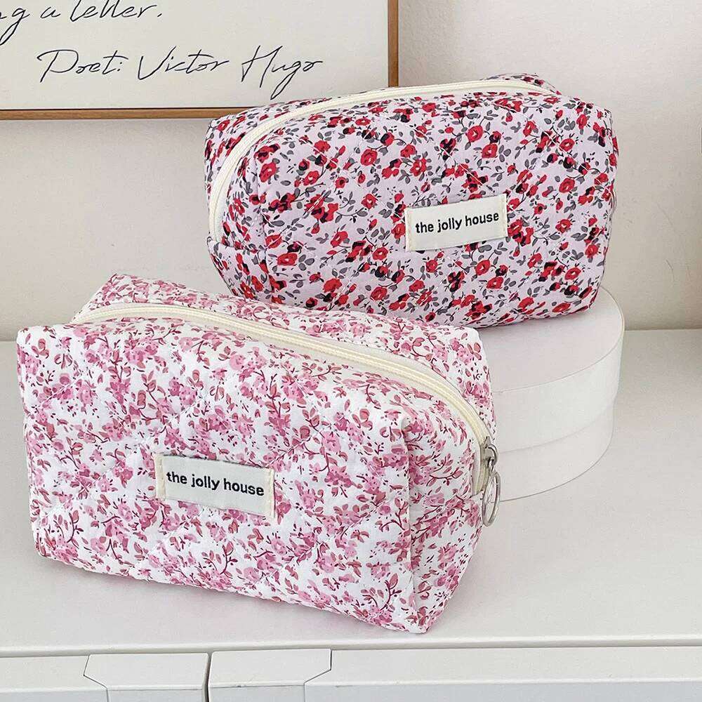 Fashion Flower Quilted Makeup Storage Bag Portable Travel Organizer Cosmetic Toiletry Pouch Cute Make Up Handbag Floral Bags Y260206