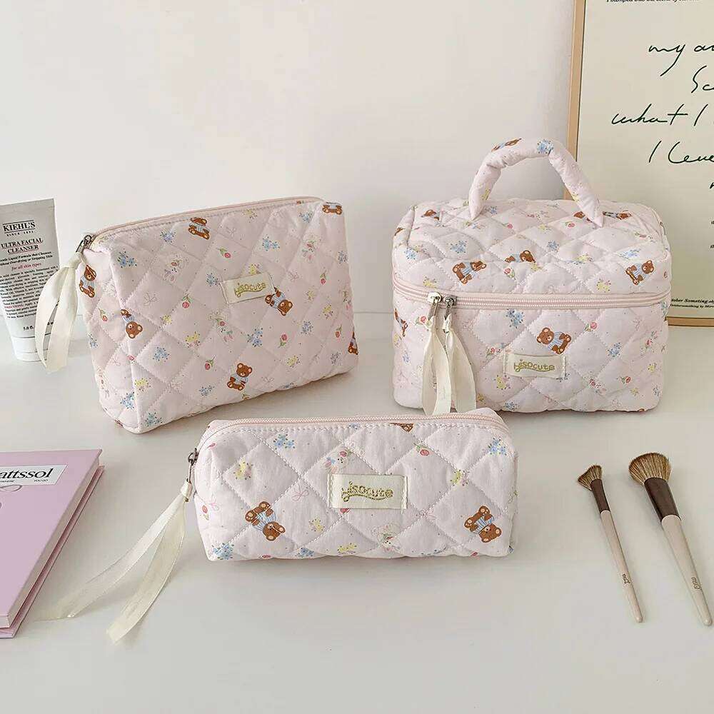 Cute Bear Makeup Bag Multi-Layer Compartments Cosmetic Organizer with Zipper, Portable Travel Toiletry Pouch for Women Girls Y260206