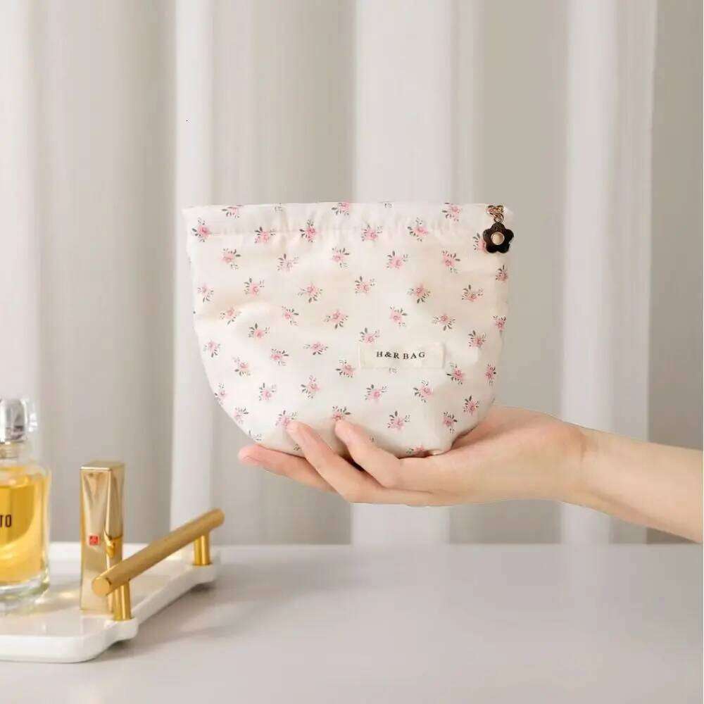 Floral Cosmetic Bag Portable Elegant Multifunction Pouch Large Capacity Charming Skincare Storage Organizer Sports Y260206