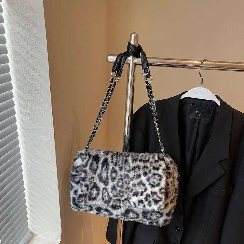 Leopard Pattern Plush Handbag for Women Large Capacity Autumn Winter Versatile Chain One Shoulder Bags Work Commuter Tote Bag Y260205