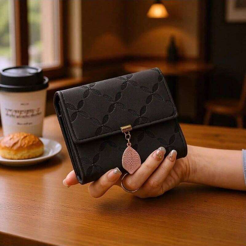 Hot Women's plaid buckle leaf pendant three-fold multi-functional fashion all-match folding short small square bag party Tra Y260206