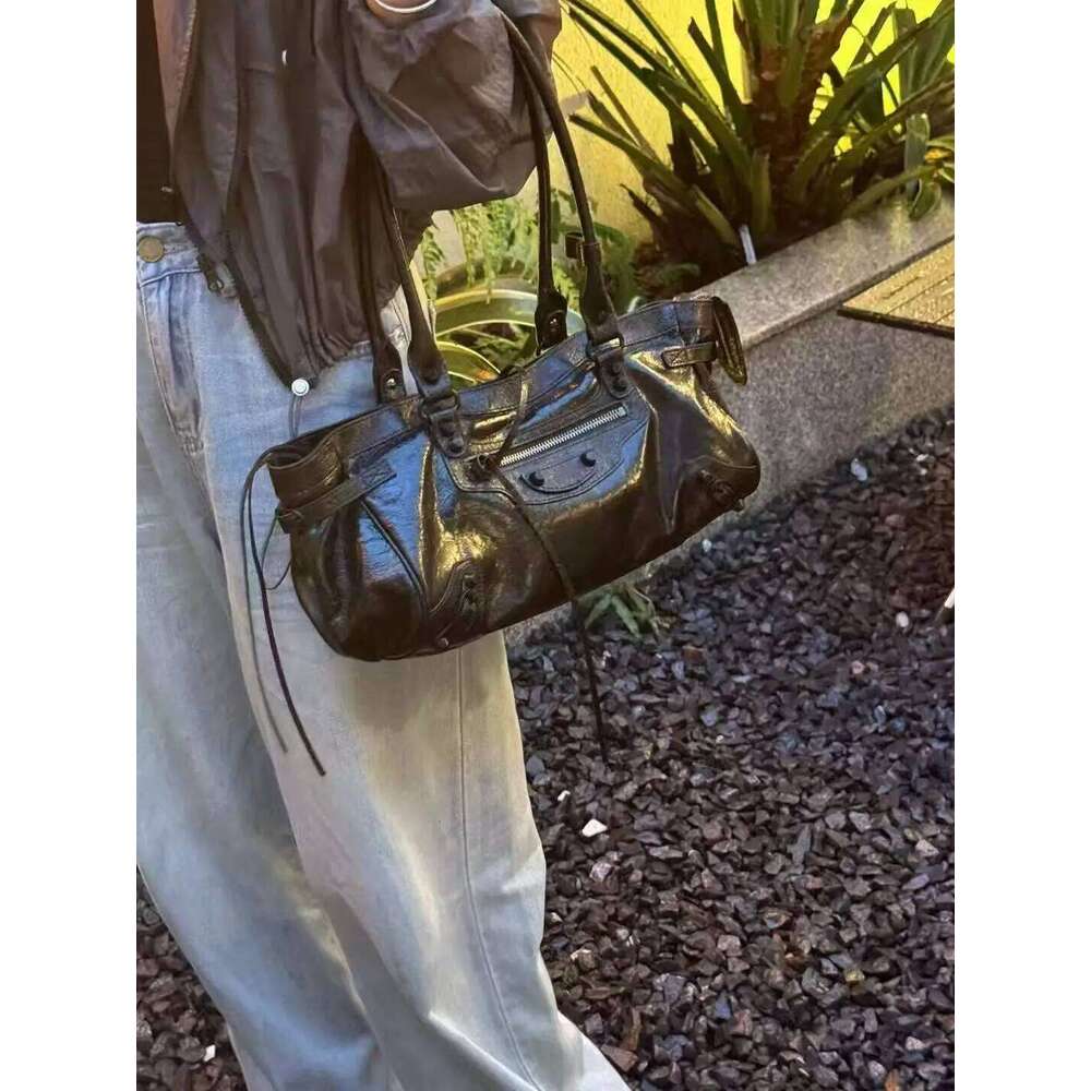 2025 Punk Style Rivet Shoulder Ladies Crossbody Top Layer Cowhide Leather Motorcycle Bag Fashion Accessory Y260205