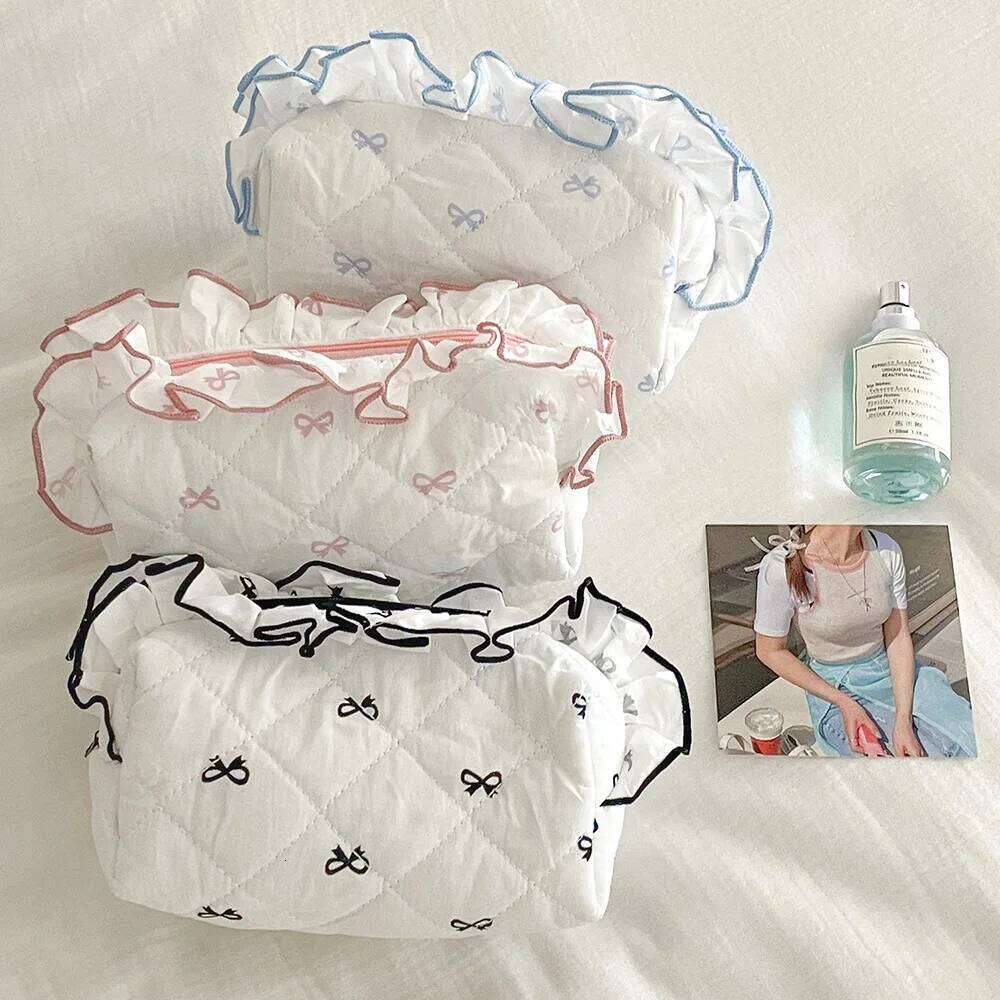 New Fashion Women Lace Zipper Cute Bowknot Portable Lipstick Makeup Handbag Pouch Female Lingge Mini Clutch Bag Y260206