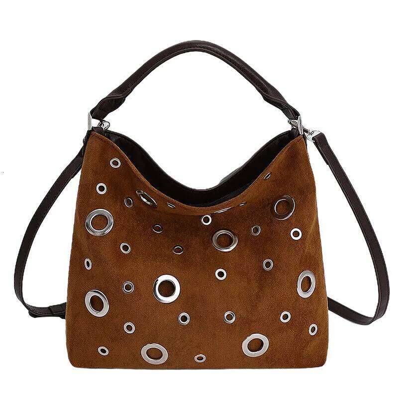 Retro Niche Metal Rivet Tote for Women New Versatile Biker Style Shoulder Crossbody Bag Y260205