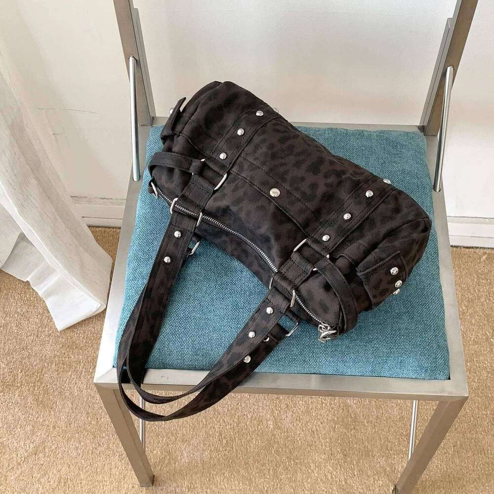 Vintage leopard rivet motorcycle handbag barrel shaped Boston Casual Messenger Bags for female Shoulder Bag Fashion ladies totes Y260205