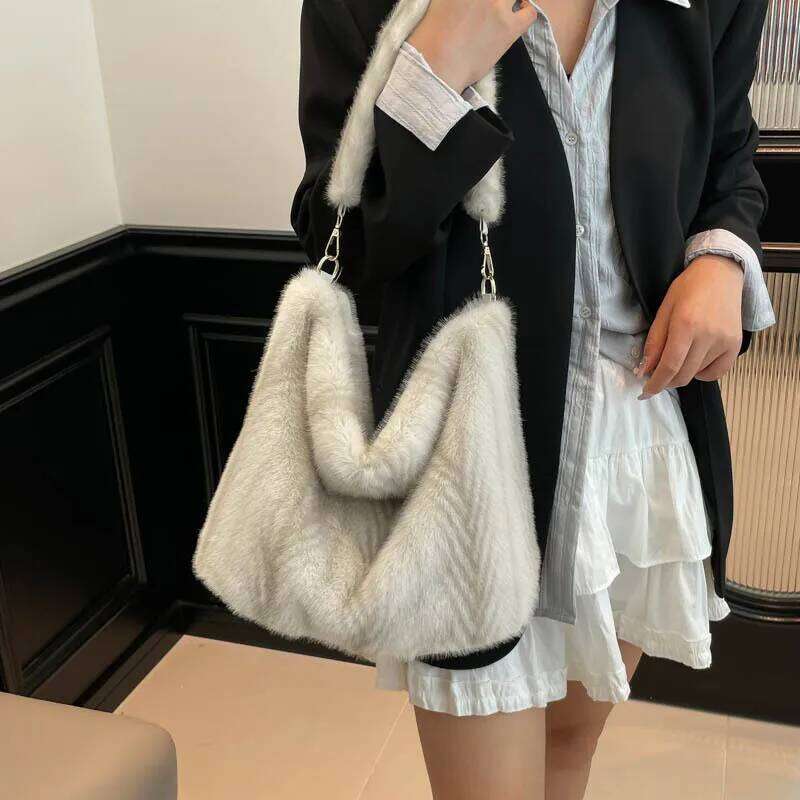 Luxury Faux Fur Women's Bucket Shoulder Bags Fashion Soft Plush Female Stripes Handbags Large Capacity Ladies Furry Tote Bag Y260205