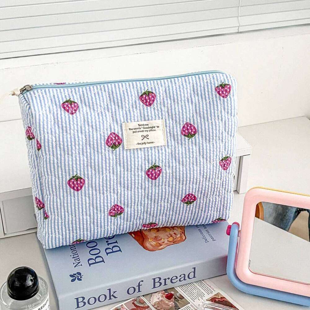 Fashion Women Cartoon Bow Strawberry Print Clutch Bag Portable Quilting Handbag Large Capacity Party Zipper Lady Bags Pouch Y260206