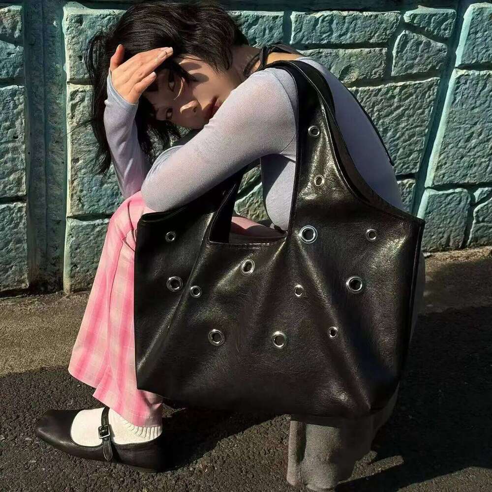 2025 New Fashion PU Rivet High-Capacity Shoulder Bag Handbag Simple Office Lady Women Bags Y260204