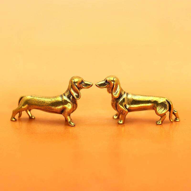 Dainty 4cm Miniature Brass Sausage Dog Figurine Elegant Golden Desk Ornament Home Decor S260204