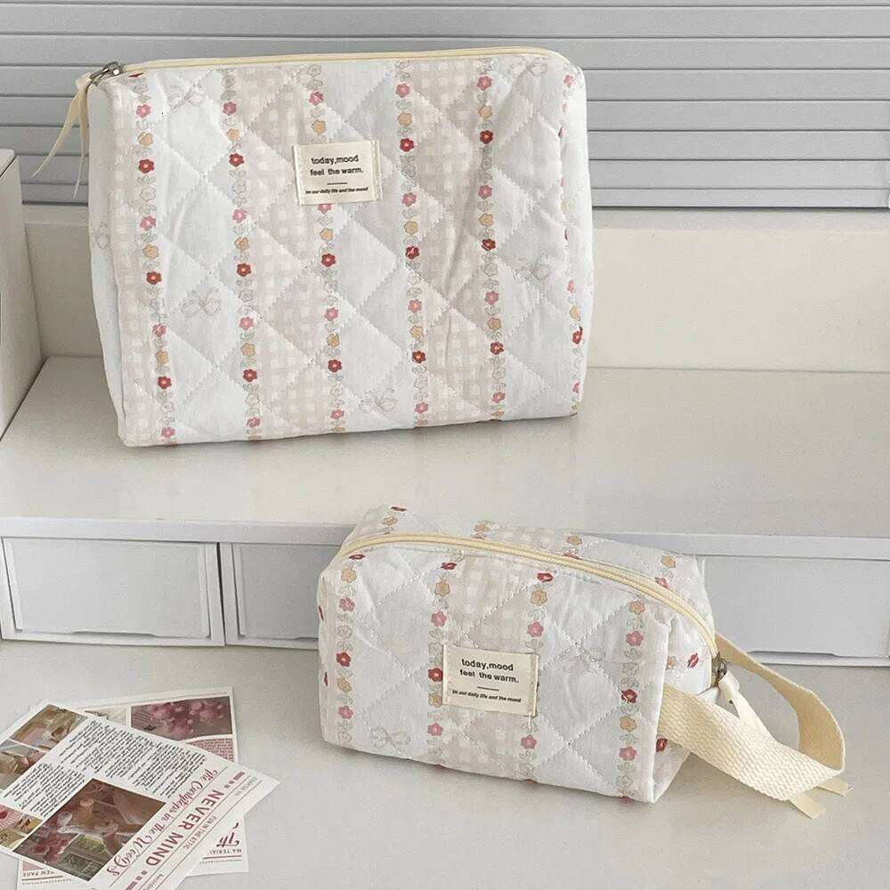 Fashion Mini Flower Women Makeup Quilting Bag Portable Cosmetic Toiletry Storage Handbag Travel Organizer Pouch Zipper Bags Y260206