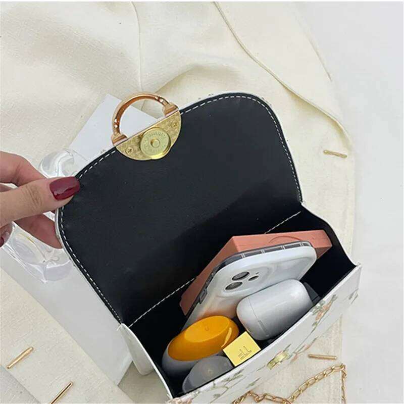 Fashionable Pearl Handbag Women Stylish Lace Chain Single Shoulder Bag, Synthetic Leather Small Square Bag for Daily Use Y260205