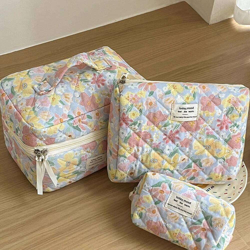 Wholeslae Vintage Flower Women Handbag Quilted Bag Portable Cosmetic Makeup Travel Oraginzer Zipper Bags Mini Pouch Y260206