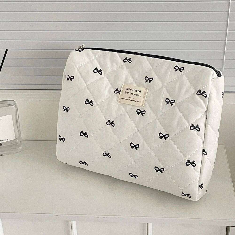 Fashion Black And White Bow Large Capacity Women Tote Makeup Storage Bag Travel Organizer Cosmetic Quilting Pouch Handbag Y260206