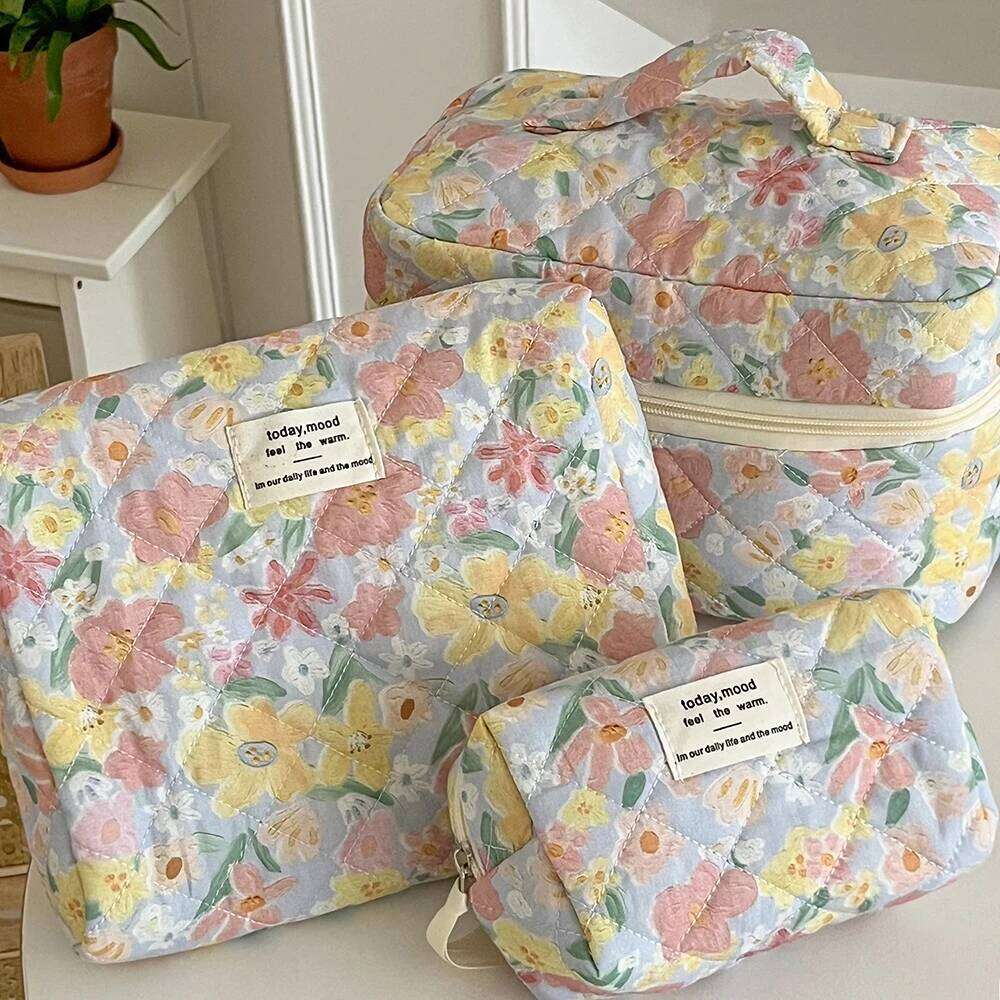 Wholeslae Vintage Flower Women Handbag Quilted Bag Portable Cosmetic Makeup Travel Oraginzer Zipper Bags Mini Pouch Y260206