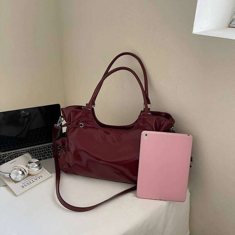 Retro-Styled Grand Smooth PU Women's Shoulder Bag - Multi-Pocket Large-Capacity Adjustable Strap Ideal for Commuting, Outings Y260204