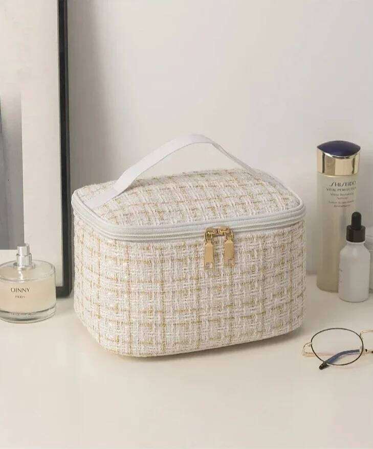 Fashion Small Fragrance Cosmetic Female Large Capacity Portable Ins High Value New Travel Cosmetics Washing Storage Bag Y260206