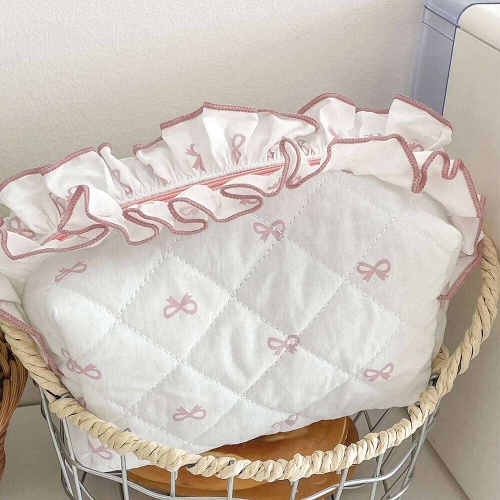 New Fashion Women Lace Zipper Cute Bowknot Portable Lipstick Makeup Handbag Pouch Female Lingge Mini Clutch Bag Y260206