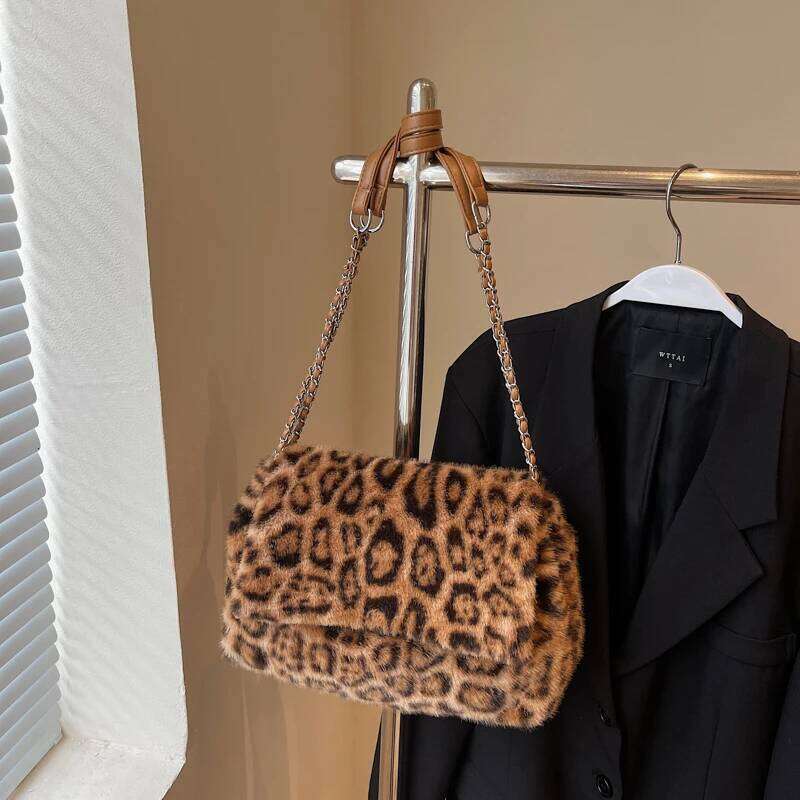 Leopard Pattern Plush Handbag for Women Large Capacity Autumn Winter Versatile Chain One Shoulder Bags Work Commuter Tote Bag Y260205