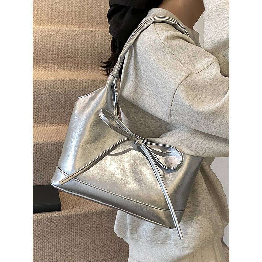 Trendy Oil Wax Leather Tote Women Handbags Luxury Texture Bow Design Underarm Bag Lady Versatile Shoulder Bags Daily Pack Y260205
