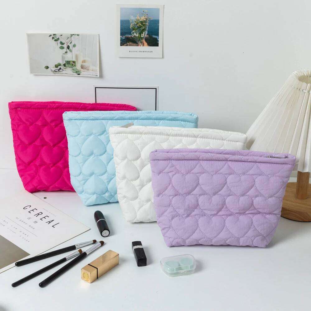 Fashion Korean Large Capacity Cosmetic Bag Women Soild Heart Quilting Handbag Portable Travel Lipstick Makeup Storage Bags Y260206