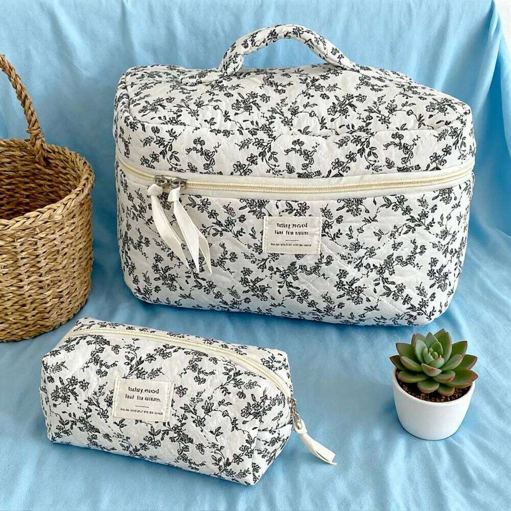 Large Capacity Gifts for Women Women's Bag For Travel Cosmetic Pouch Makeup and Cosmetics Organizer Y260206