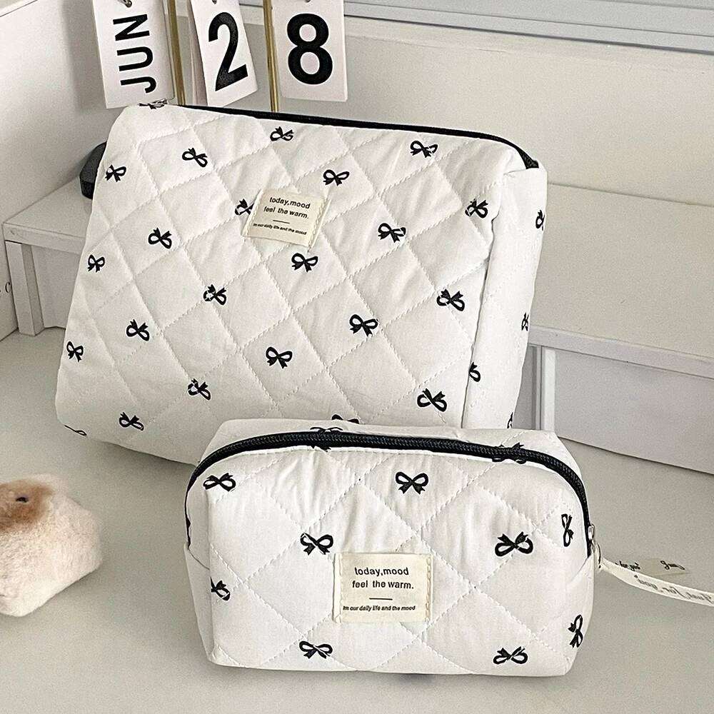Fashion Black And White Bow Large Capacity Women Tote Makeup Storage Bag Travel Organizer Cosmetic Quilting Pouch Handbag Y260206
