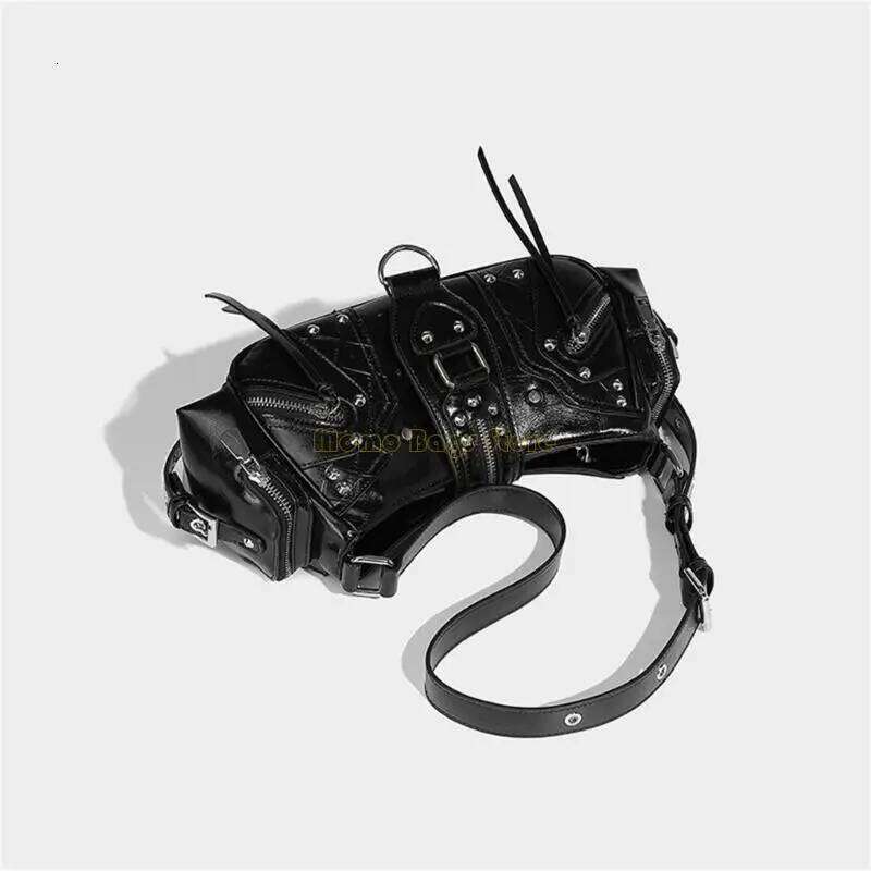 X90D Women Rivets Armpit Retro Shoulder Commuting Multi-Pockets Crossbody Bag for Everyday Y260205