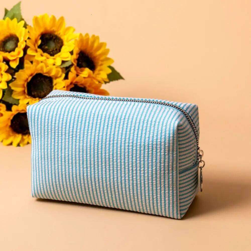 Striped Makeup Bag Zipper Closure Soft Seersucker Fabric Cosmetic Large Capacity Multi-purpose Toiletry Pouch Travel Use Y260206