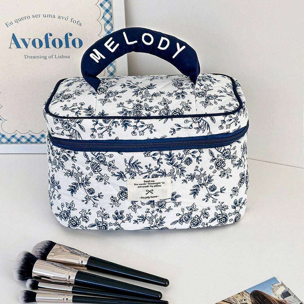 Wholesale Quilted Large Pouch Travel Cosmetic Organizer Toiletries Makeup Clutch Bag Women Bags Y260206