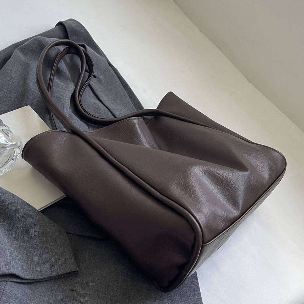 New casual fashion retro trend large capacity tote bag, French niche design, daily versatile solid color shoulder bag Y260204