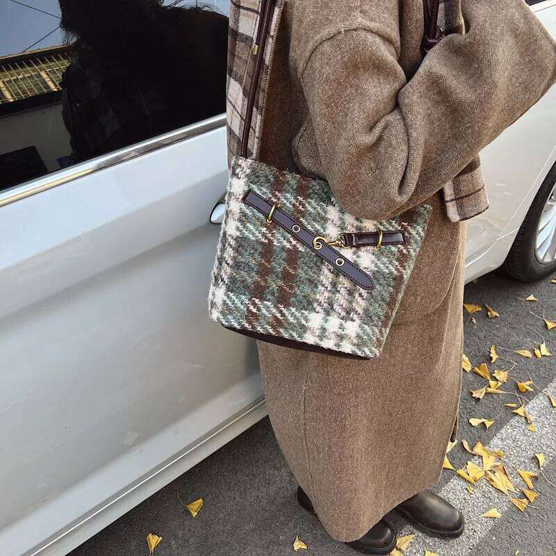 Autumn Belt Design Retro Plaid Women Woolen Shoulder Bags Simple Versatile Ladies Pu Crossbody Bag Casual Female Bucket Handbags Y260205
