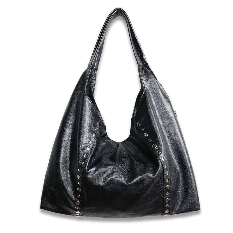 Rivet Women Large Capacity Versatile New Soft PU Single Shoulder Underarm Bag Casual Commuting Tote Black handbag Y260205