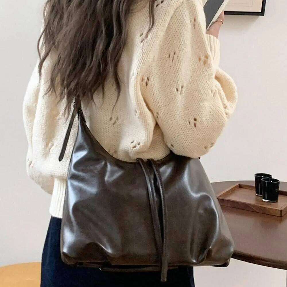 Korean Style tote bag Large Capacity Women's Crossbody Casual Retro Single Shoulder Commuter Underarm Bag Y260205
