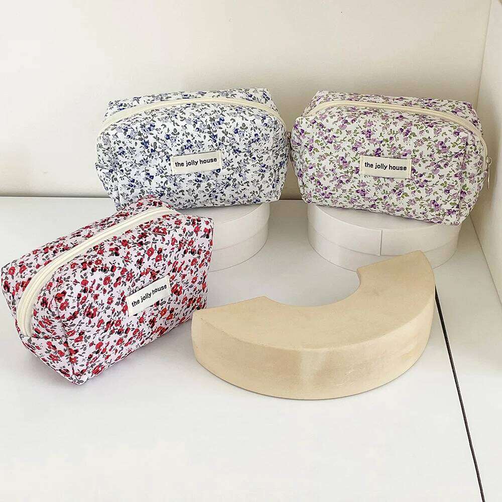 Fashion Flower Quilted Makeup Storage Bag Portable Travel Organizer Cosmetic Toiletry Pouch Cute Make Up Handbag Floral Bags Y260206