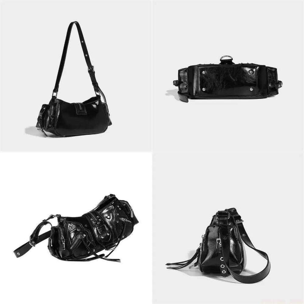 X90D Women Rivets Armpit Retro Shoulder Commuting Multi-Pockets Crossbody Bag for Everyday Y260205