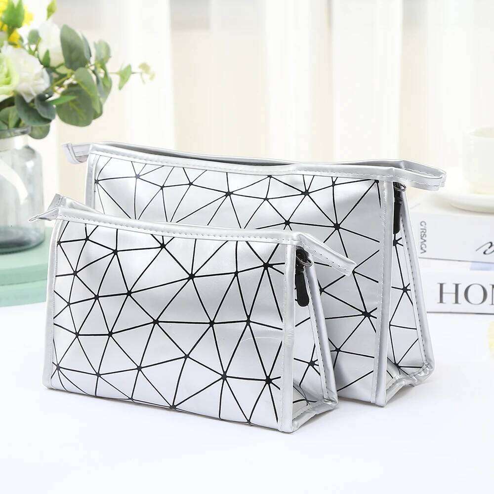 Fashionable portable waterproof PU makeup Ladies' diamond grid hand-held wash Large capacity travel supplies storage bag Y260206