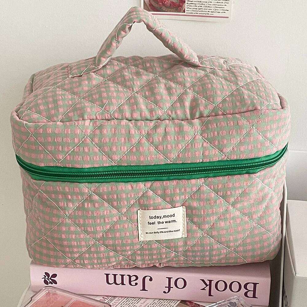 Ins Grid Women Tote Cosmetic Storage Portable Large Capacity Ladies Travel Organizer Makeup Pouch Quilting Zipper Bag Y260206