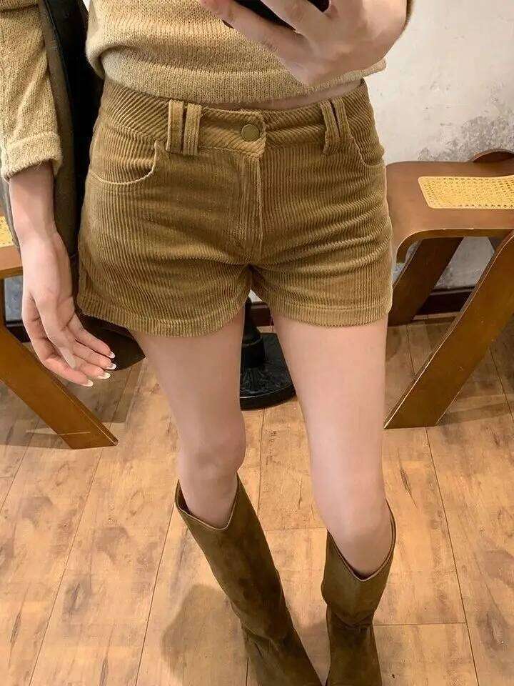 2025 Autumn New American Spice Girl Corduroy Shorts Women's Casual High-waisted A-shaped Hot Pants XJ260206