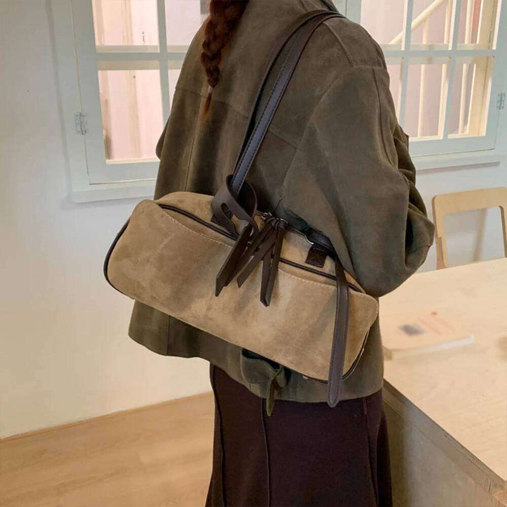 Retro Hand-Held Bowling for Women's Autumn and Winter New Fashion Trend Suede Underarm Bag, Niche Commuting Bag Y260205