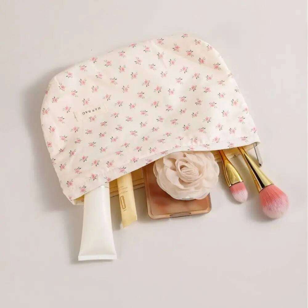 Floral Cosmetic Bag Portable Elegant Multifunction Pouch Large Capacity Charming Skincare Storage Organizer Sports Y260206