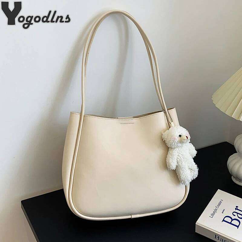 Simple And Casual New Popular PU Leather Versatile Shoulder Underarm Bag Small Fresh Solid Color Bear Pendant Handbag Y260205