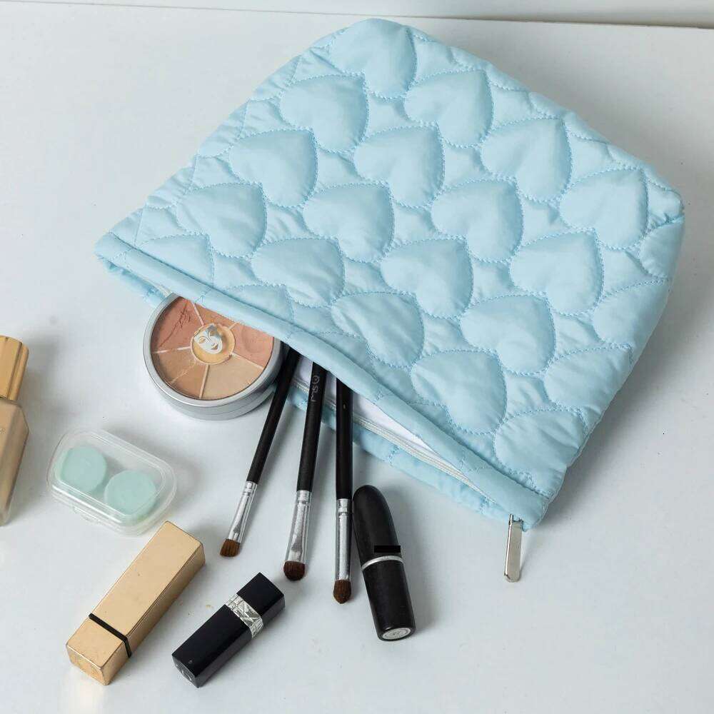Fashion Korean Large Capacity Cosmetic Bag Women Soild Heart Quilting Handbag Portable Travel Lipstick Makeup Storage Bags Y260206
