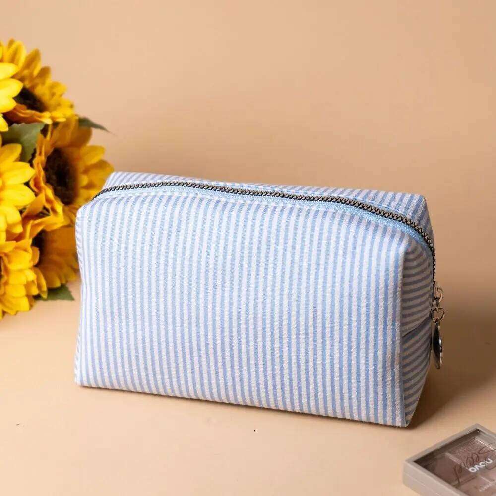 Striped Makeup Bag Zipper Closure Soft Seersucker Fabric Cosmetic Large Capacity Multi-purpose Toiletry Pouch Travel Use Y260206