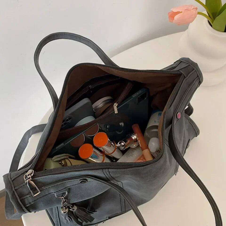 Women Luxury Designer Rivet Large Handbag Quality Leather Shoulder Totes Purse Casual Big Bag Female Crossbody Bags Sac Y260204