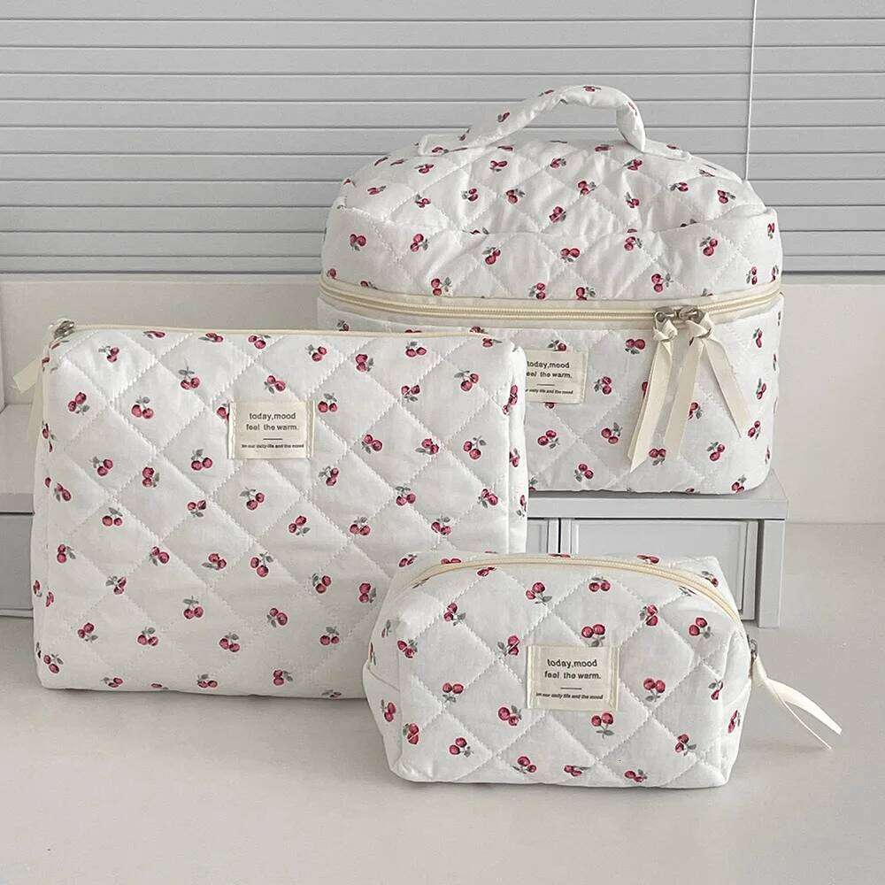 Wholesale Cherry Tote Women Makeup Portable Cute Ladies Cosmetic Toiletry Storage Pouch Handbag Cotton Quilted Zipper Bag Y260206