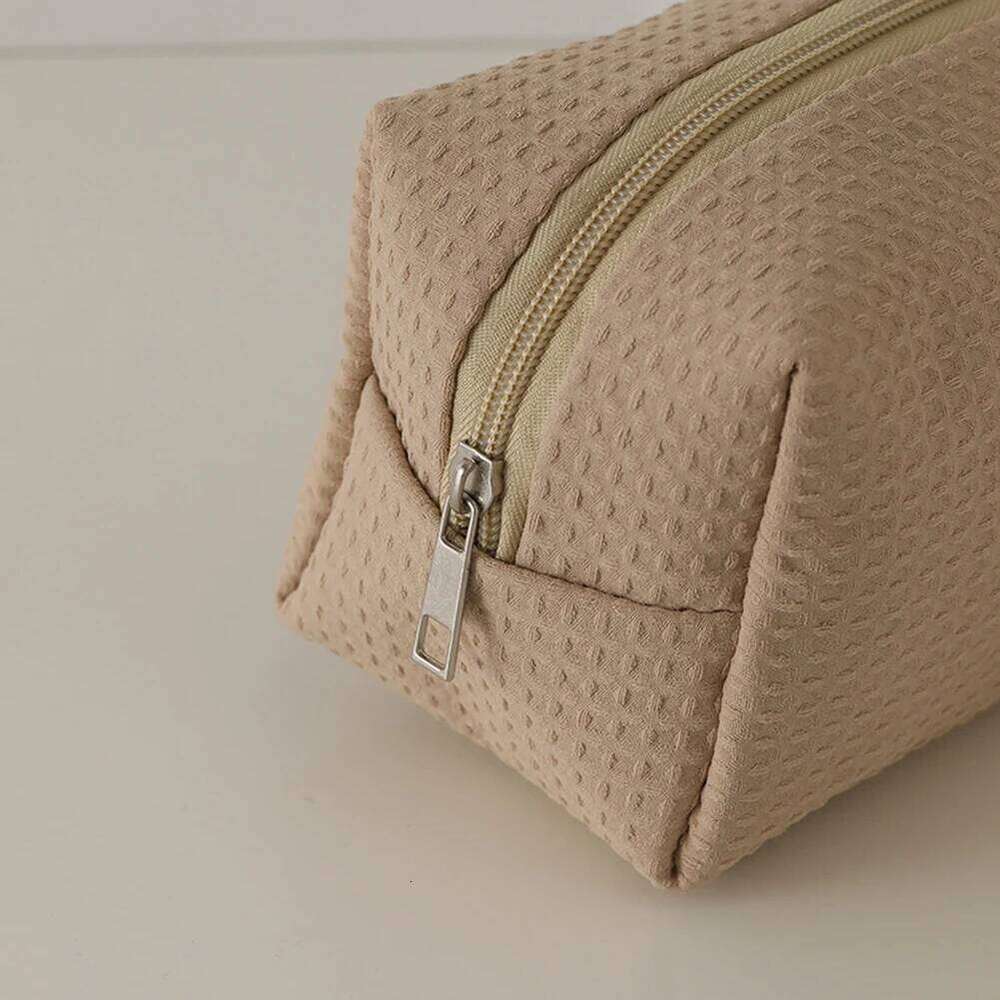 Women Make Up Organizer Waffle Plaid Cute Makeup Pouch Soft with Zipper for Brush Lipstick Eyeliner Eyebrow Pencil Y260206